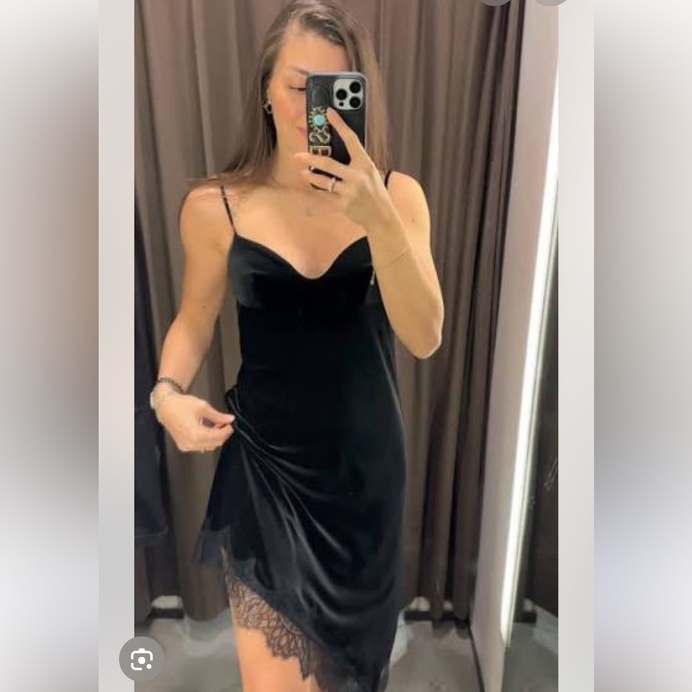 TREND NEW ! ZARA VIRAL VELVET LACE DRESS 
🚨FIRM PRICE NO DISCOUNT ON THIS DRESS - Picture 2 of 15